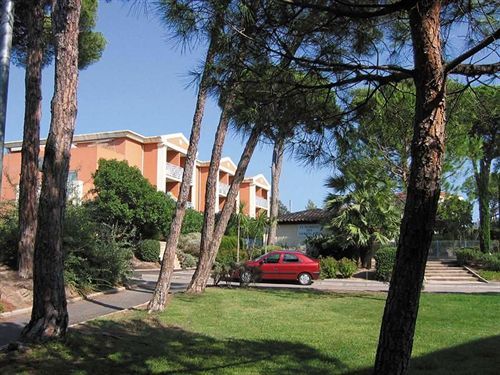 Lagrange Vacances Le Domaine Des Grands Pins Saint-Raphaël Zewnętrze zdjęcie